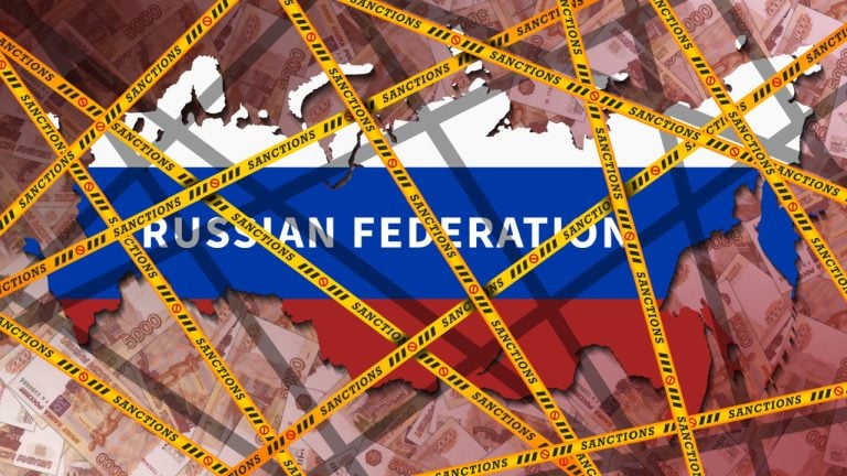 US Sanctions on Russia Similar to Planting a ‘Bomb Under the Dollar,’ Says Russian Analyst
